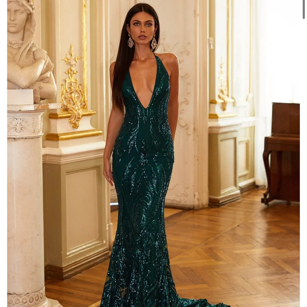 Elegant Green Sequin Evening Gown